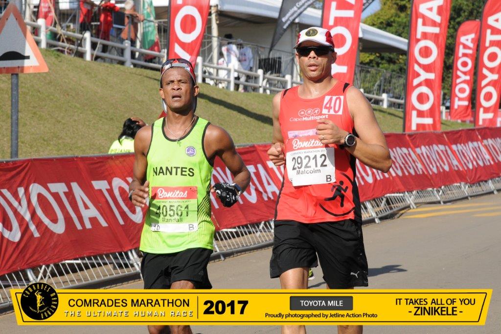 MWFiellies's tweet photo. The #toyotamile the home straight of @ComradesRace #CaptureComrades #Comrades2017 #zinikele #TheUltimateHumanRace #ultrarunner @runshots https://t.co/FWNe92dybn