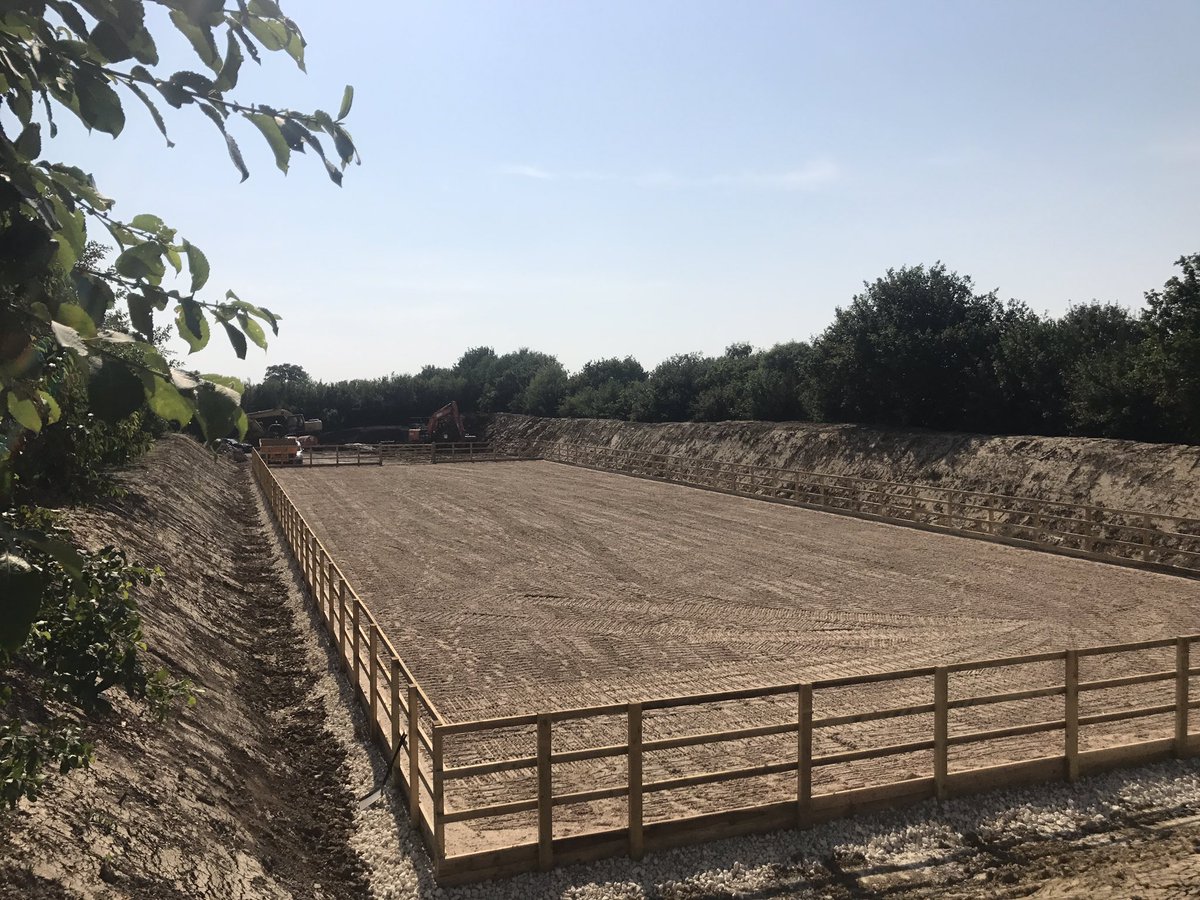 WPCequestrian's tweet photo. 60m x20m ménage complete. This is possibly one of my favourite builds to date. The high sided bankings give so much privacy. #equine #menage https://t.co/uYKbIq042W