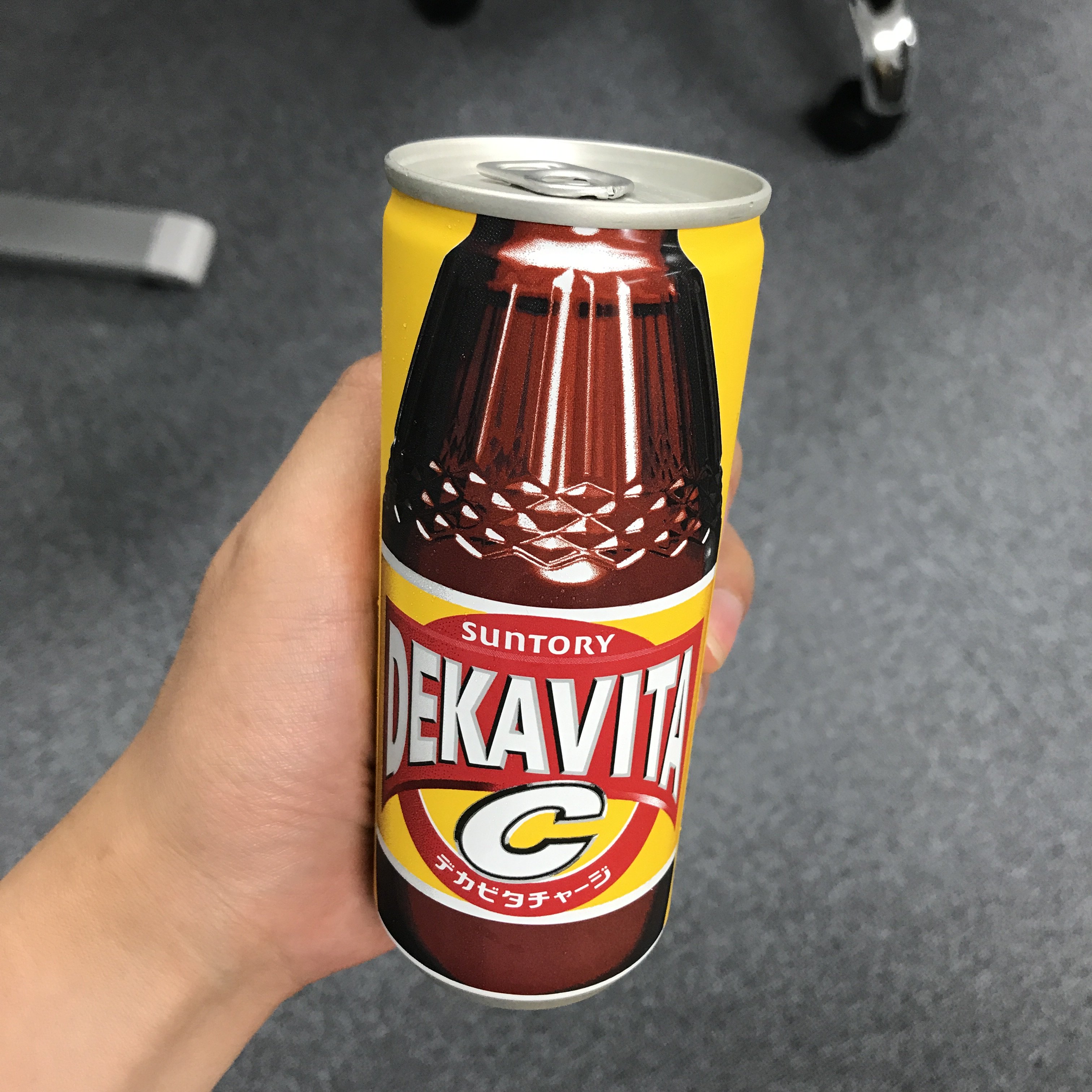 りおなり 自販機でデカビタ買ったら缶で出てきた ビン主張がすごい T Co Vmbkro9aeb Twitter