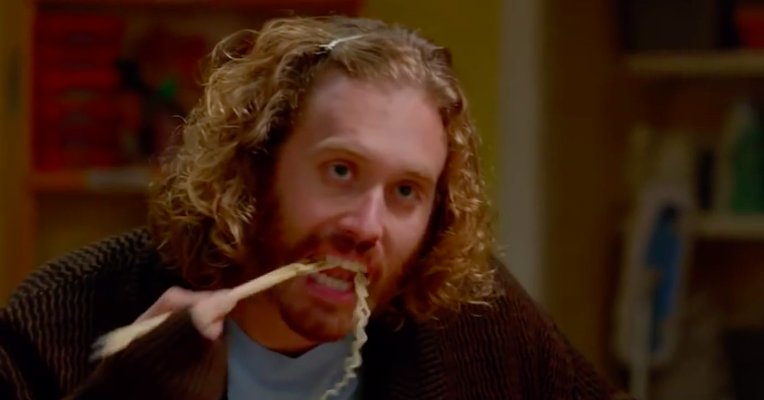 This device will automatically enter how much you chew techcrunch.com/2017/06/20/thi…