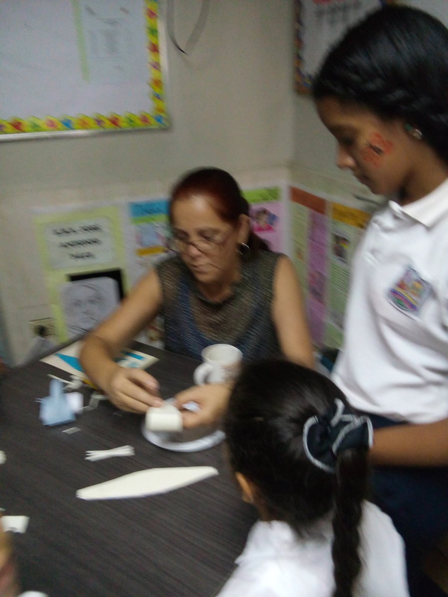 Ejap1973's tweet photo. Festejando la Semana Aniversaria y la Semana de Educacion Primaria PINTA CARITAS  @EducaMiranda #Primaria2017 #RMetropolitana https://t.co/8YAYovO7j1