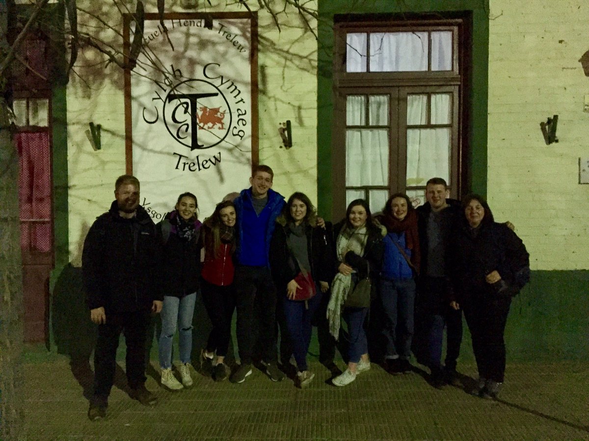 canolfanabc's tweet photo. Uchafbwyntiau pellach heddiw - gwylio morfilod ym Mhorth Madryn a noson 'a la canasta' gyda chymuned Gymraeg Trelew #ysgolhafpatagonia https://t.co/frhgllocaq