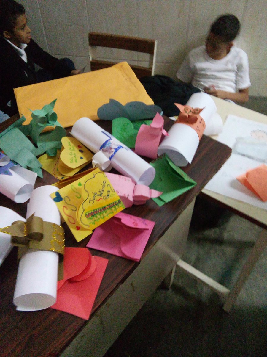 Ejap1973's tweet photo. Festejando la Semana Aniversaria y la Semana de Educacion Primaria TARJETAS  @EducaMiranda #Primaria2017 #RMetropolitana https://t.co/6urzR4PJwl