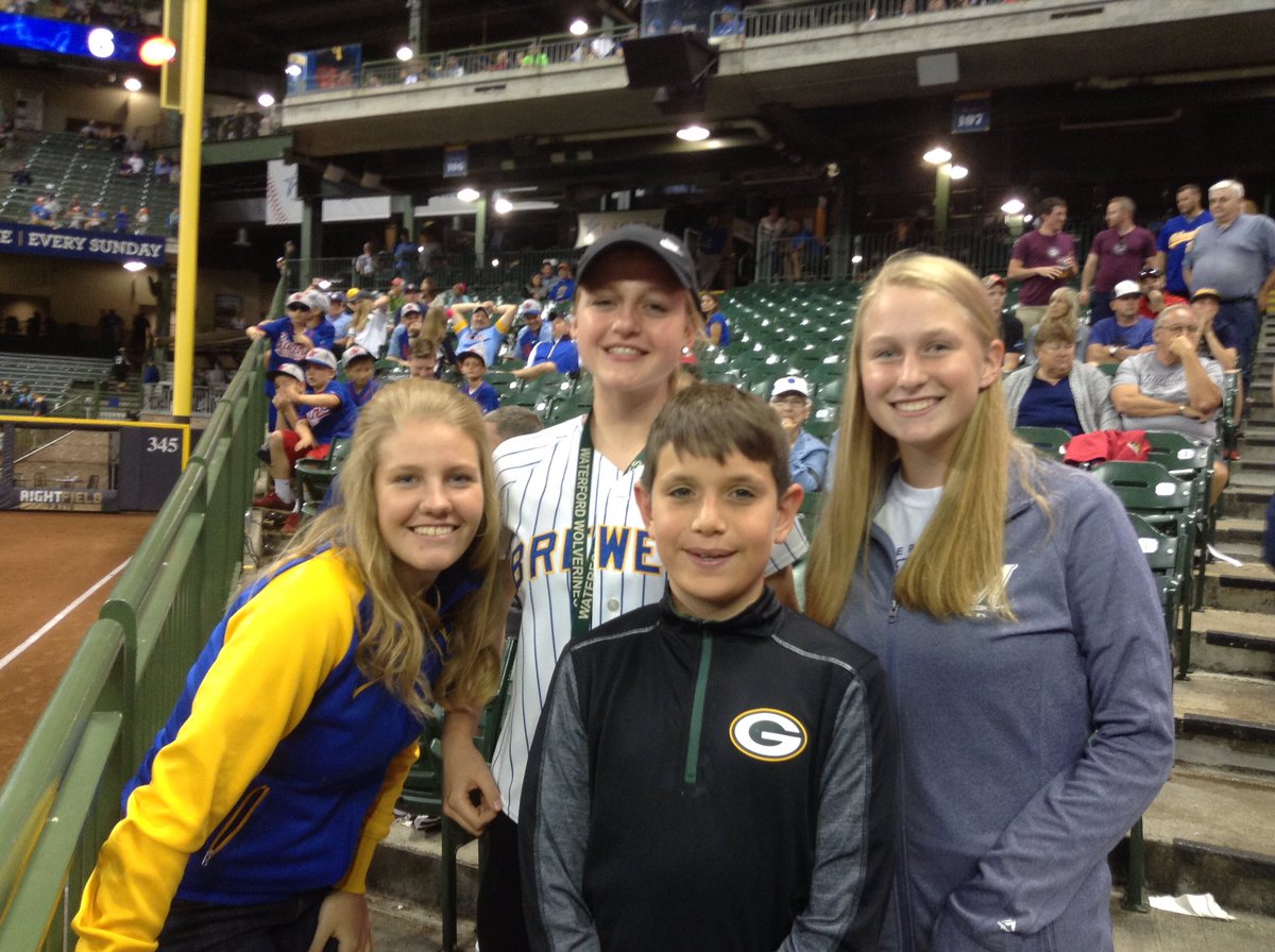 NeubsLexi's tweet photo. witnessed this little boy get a ball stolen from him while he sat in his seat so we caught him another one! #brewers https://t.co/FbOIvTfSYy