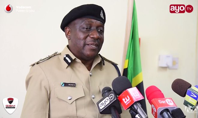 millardayo's tweet photo. Kituo cha Sheria na Haki za Binadamu kimetoa siku 7 kwa Polisi DSM kuwaomba msamaha walemavu kwa udhalilishaji waliowafanyia. #MTANZANIA. https://t.co/s9JLd6T1rI