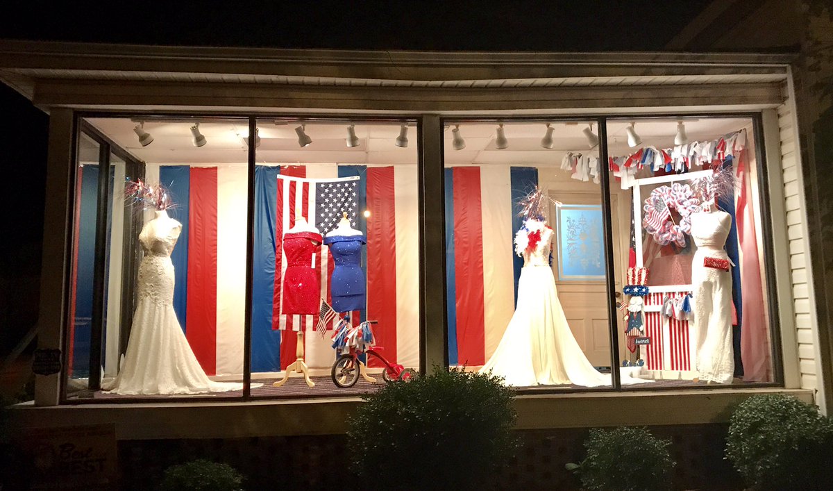 AffairDianes's tweet photo. Red is for Victory. White is for Purity. Blue is for Loyalty. #USA #windowsthatwow #dianesbrides https://t.co/IFViIjuaLM