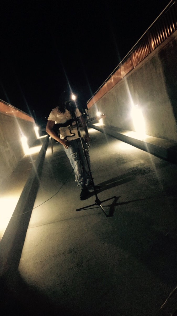 lyfe401's tweet photo. #RockStarDrummer πΈπ₯π€πΌπ₯π¬π₯π₯π #VideoShoot #1LyfeProductions #MrOceanstate https://t.co/OV0GtZVdQE