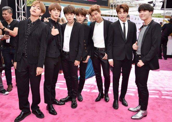 Estefanytrini12's tweet photo. @BangtanBoysRD #SoyARMYRD porque Amo y Adoro a mis chicos👨😍❤❤❤❤❤ https://t.co/1oroOg5jGJ