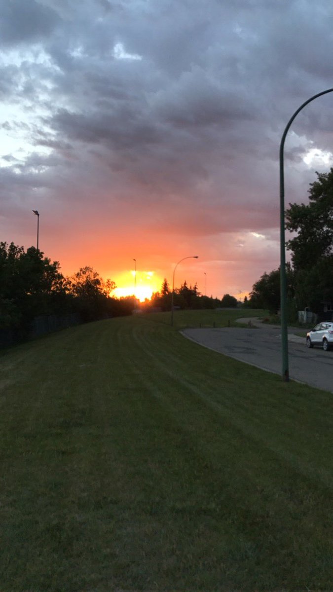 jcwein's tweet photo. Sunset tonight was outta this world!!! #nofilter @CTVKahla @ctvregina https://t.co/psmD20mSp1