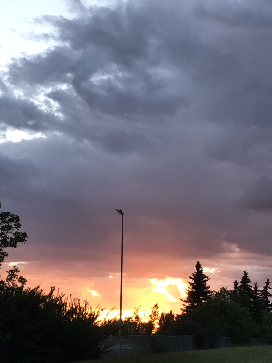 jcwein's tweet photo. Sunset tonight was outta this world!!! #nofilter @CTVKahla @ctvregina https://t.co/psmD20mSp1