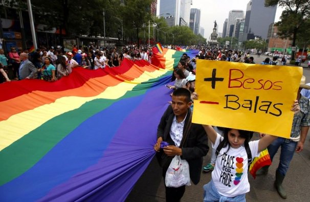 DiverCityMx's tweet photo. Comunidad #LGBT, la más vulnerable en la #CDMX, asegura la ONG Sin Fronteras  https://t.co/VjuFMRi44R  Vía #lajornadaonline https://t.co/r5R8axpWO6