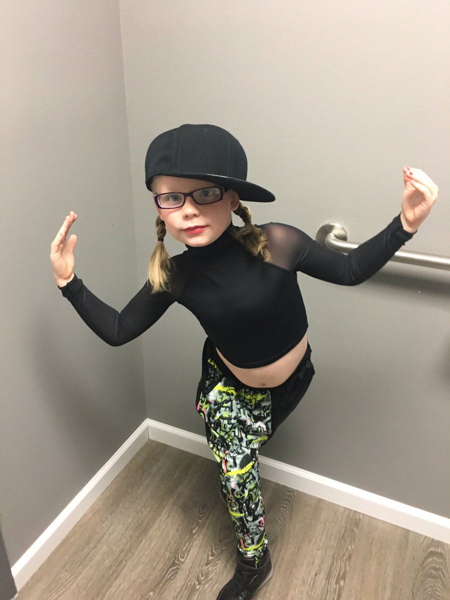 lile88rocks's tweet photo. That's my hip hop princess!#stopcollaborateandlisten #hiphopsolo #iceicebaby #girlglow @vanillaice https://t.co/qq6x1l7plq