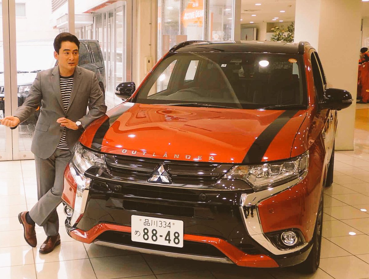 野口健 四月から三菱自動車のアンバサダーに就任しました 本日からこの赤のアウトランダー に乗ることに 世界初のsuvプラグインハイブリッド車 先駆者としてのアウトランダー そしてモーターのみでの走行距離はsuvプラグインハイブリッド車の中で最も走る