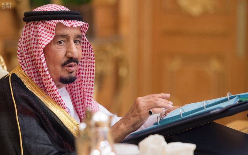 SaudiNews50's tweet photo. عاجل ..
.
الملك يدعو لمبايعة الأمير محمد بن سلمان وليا للعهد بعد صلاة التراويح اللية في قصر الصفا في مكة المكرمة.
.
#أمر_ملكي 
. https://t.co/sfihk6tgUj