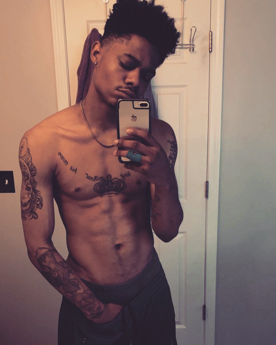 Quez_ArmyBoy's tweet photo. GoodNight 😘 https://t.co/h5q7gtOS1B