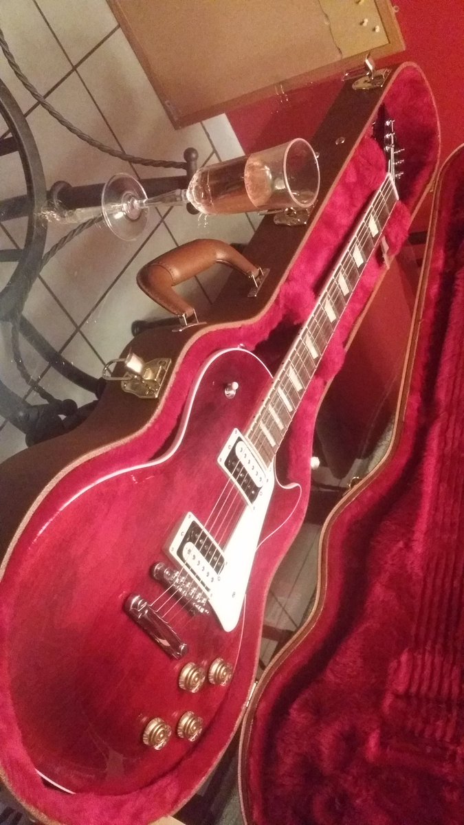 chris_heevo's tweet photo. Lee...the new girlfriend. https://t.co/47DbmwgXC5