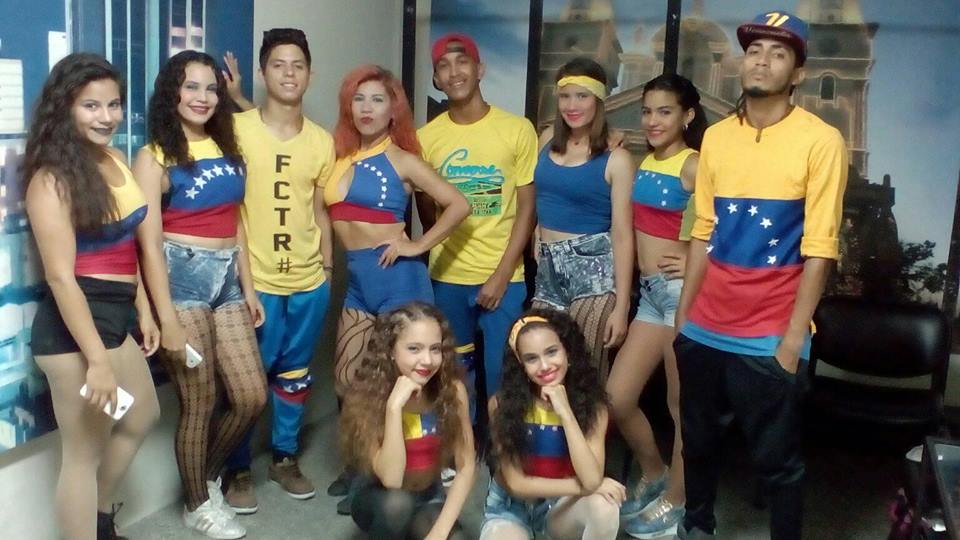funcudep's tweet photo. #funcudep en el ultimo telon de la academia jessale #somosfuncudep https://t.co/MKgzrM5uEa