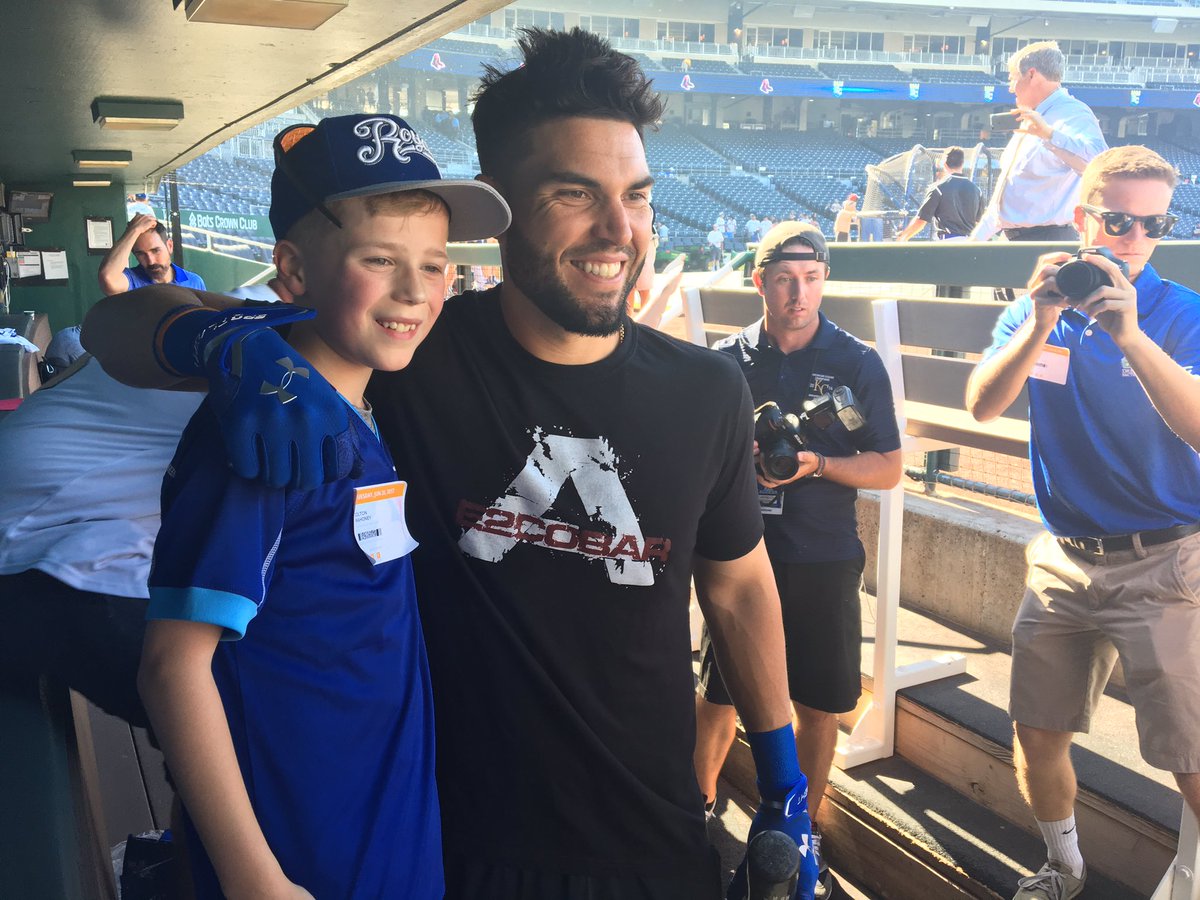 SnoopsLilSister's tweet photo. @Royals @TheRealHos35 @DreamFactoryKC what an amazing day for Colton, thank you Hos!! https://t.co/Sz9VLldjCT