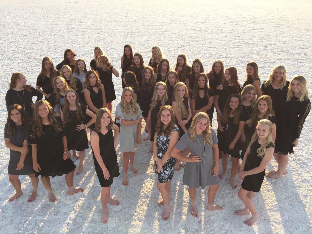 LhsLancelles's tweet photo. 💙💙💙 #pictureday #lancelles #nothingcanstopus https://t.co/NwZENvQ22w