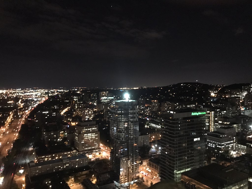 JoelleConnor's tweet photo. Oh to be in the penthouse in Montreal #RHCP #redhotchilipeppers #wreckless2017 #grunge #canada https://t.co/rEO4GX7nZP