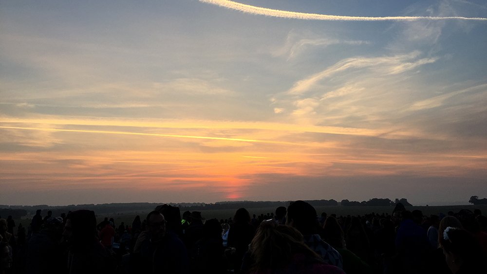 EnglishHeritage's tweet photo. We've had a spectacular #SummerSolstice sunrise at @EH_Stonehenge! https://t.co/aNOVqvV5sO