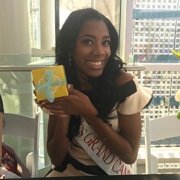 MissGCOT's tweet photo. Thank you @KendraScott  for the beautiful earrings! #MissAZ2017 #MissAZOT #MissAZKickOff #sponsor #sponsorlove #kendrascott https://t.co/qQtsbXqht0