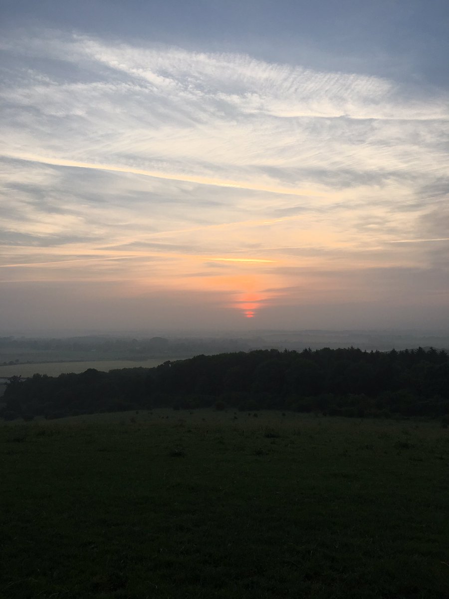 metoffice's tweet photo. The #summersolstice has dawned fine and warm ☀️for many, but with a few #thunderstorms ⚡too. It could be the hottest #longestday on record https://t.co/fGsfDWa7Eu