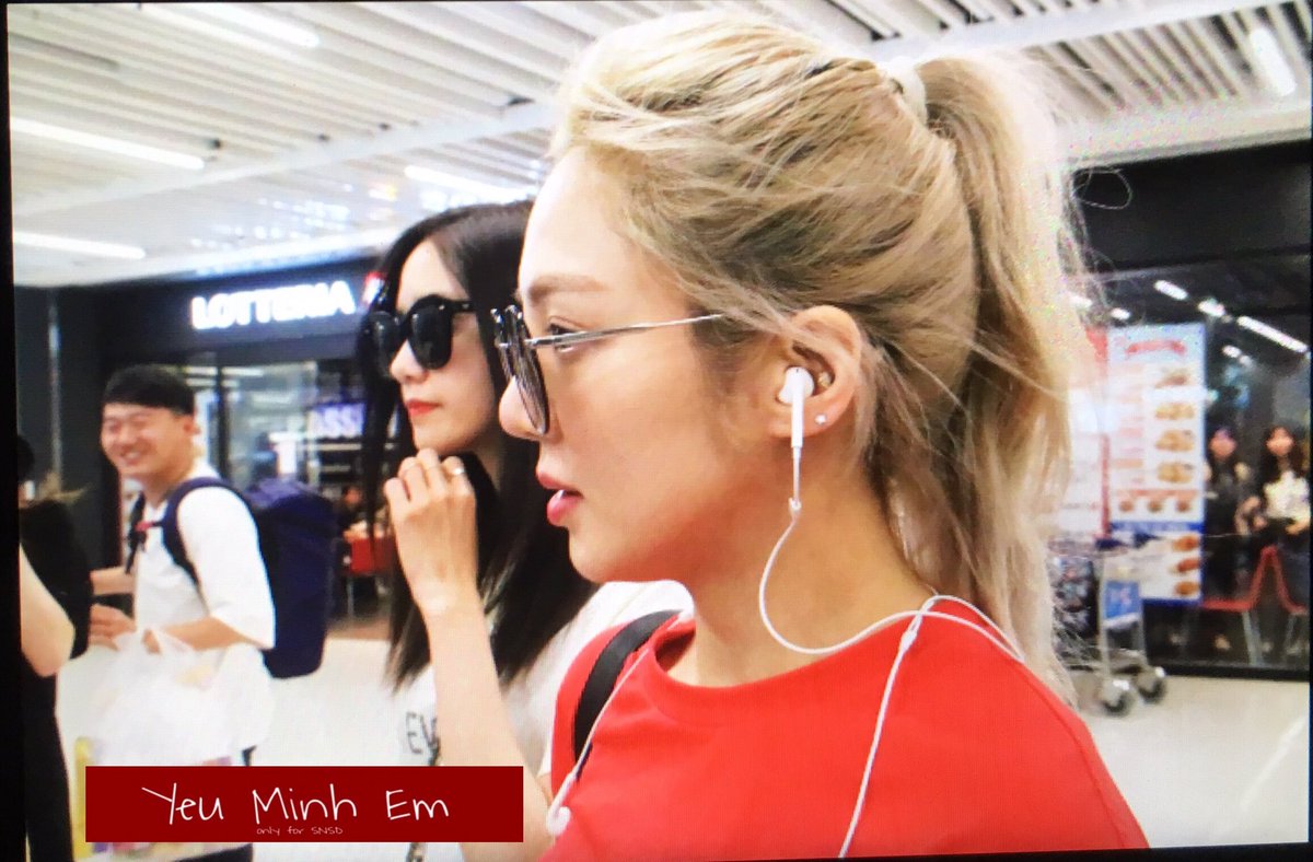 [PIC][20/21-06-2017]Tiffany - TaeYeon - HyoYeon và YoonA trở về Seoul vào hôm nay DC0adT6VwAEWavd
