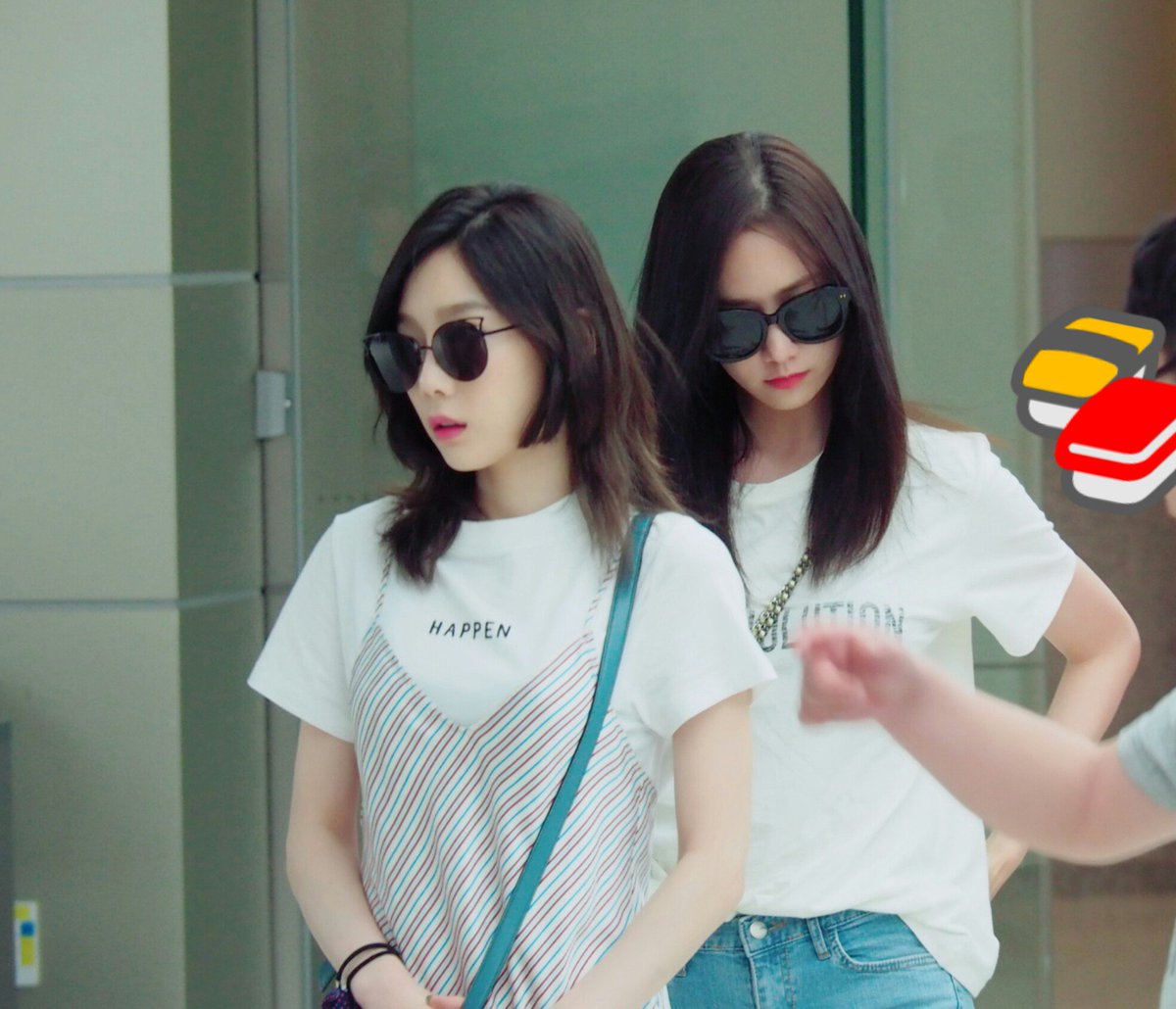 [PIC][20/21-06-2017]Tiffany - TaeYeon - HyoYeon và YoonA trở về Seoul vào hôm nay DC0gSqPV0AAFQGk