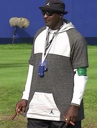 bigassheadongod's tweet photo. This is how i roll up to the party looking for a hug https://t.co/1qvyui1CEL
