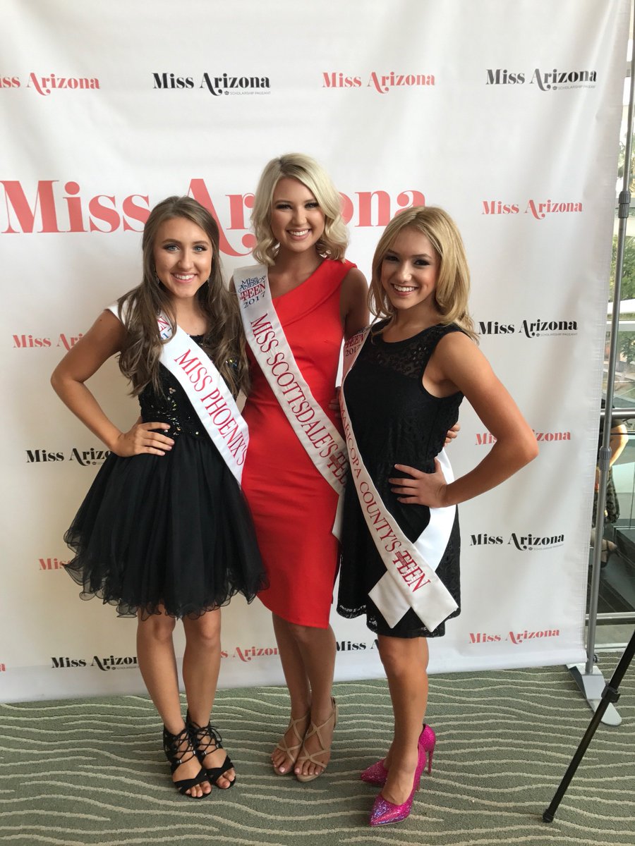 MissMaricopaOT's tweet photo. Great way to start #missaz2017 !Thank you @americanpistachios for the snack, @wnmu for the bag and @kendrascott for earrings!👑💖#missazot2017 https://t.co/LcU7fvrp6d