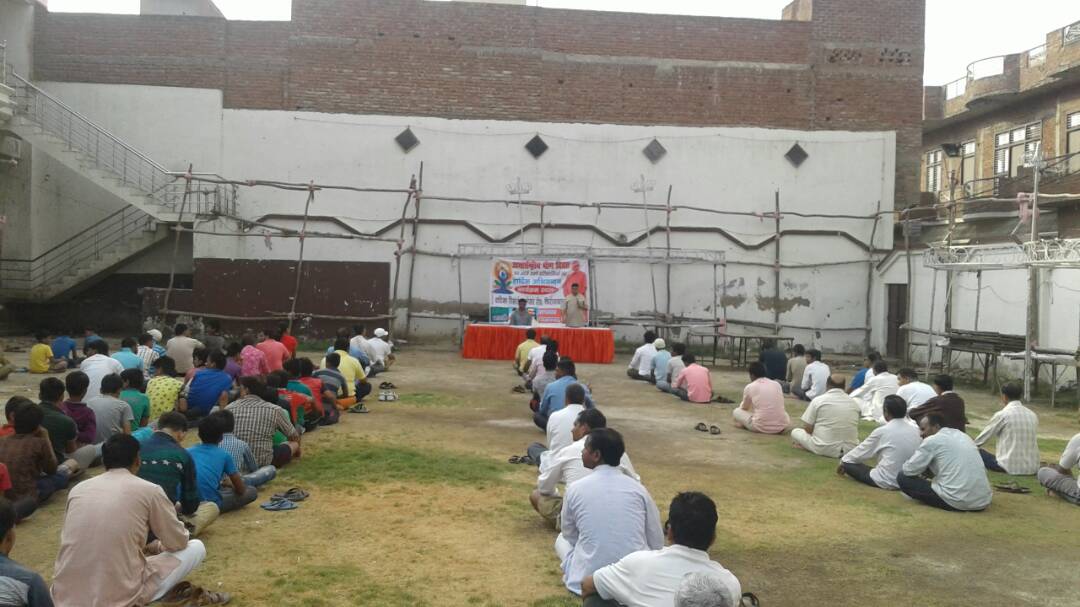 hindu_rss's tweet image. वाटिका रेसॉर्ट मैं योग करते  अग्रेसर भूमिका  मैं भूमिनमन आसन कराते और  भी  अन्य  भी  फायदे आसन कराये  जिसमे  समाज  के लोगो ने  हिस्सा लिया..