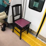 どうしてこうなったｗ電車の中にピアノ椅子の忘れ物!