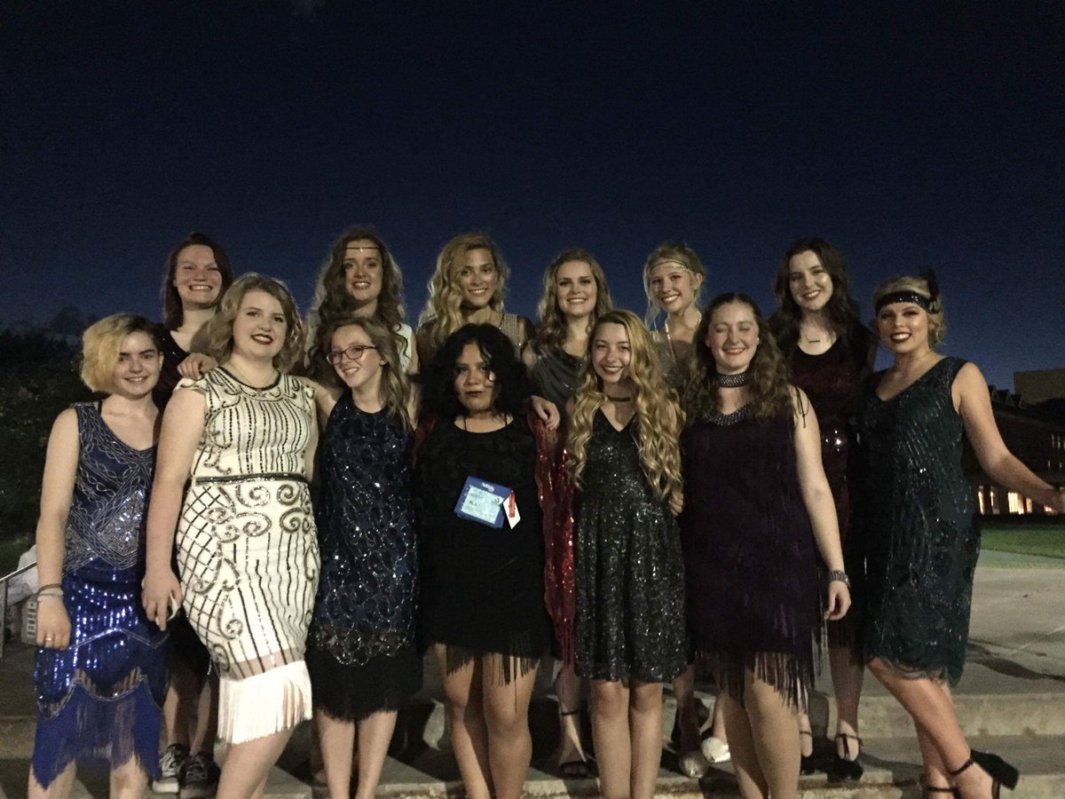 ChaskaThespians's tweet photo. CHS and Chan thespians lookin dapper for the ITF 20s dance #bringingbackgatsby👔🎩💃 https://t.co/4rn3zk5MQC
