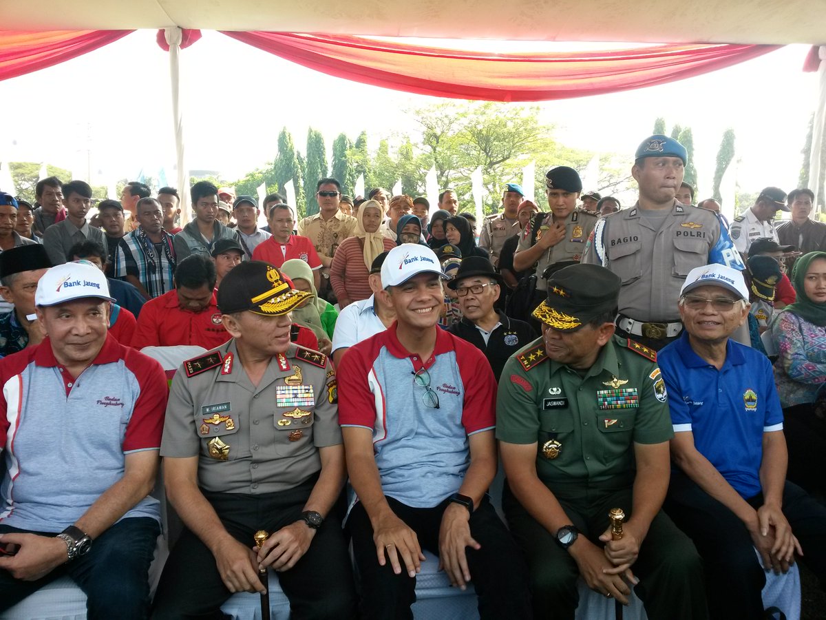 DishubPbg's tweet photo. Mudik Gratis Tahun 2017 Bersama Pemerintah Provinsi Jawa Tengah.@TMII https://t.co/omSC7LNpkm
