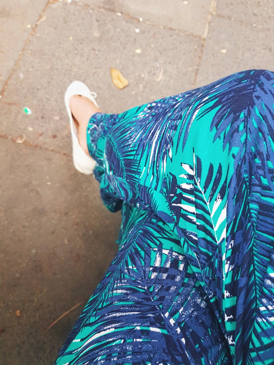 FionaGrimhilde's tweet photo. today's palazzos 💚 i'm also in luminous orange on top with a white shirt tied at the middle...the sun's not even out 🤷🏻 #itsactuallyraining https://t.co/A5mFS3mptu