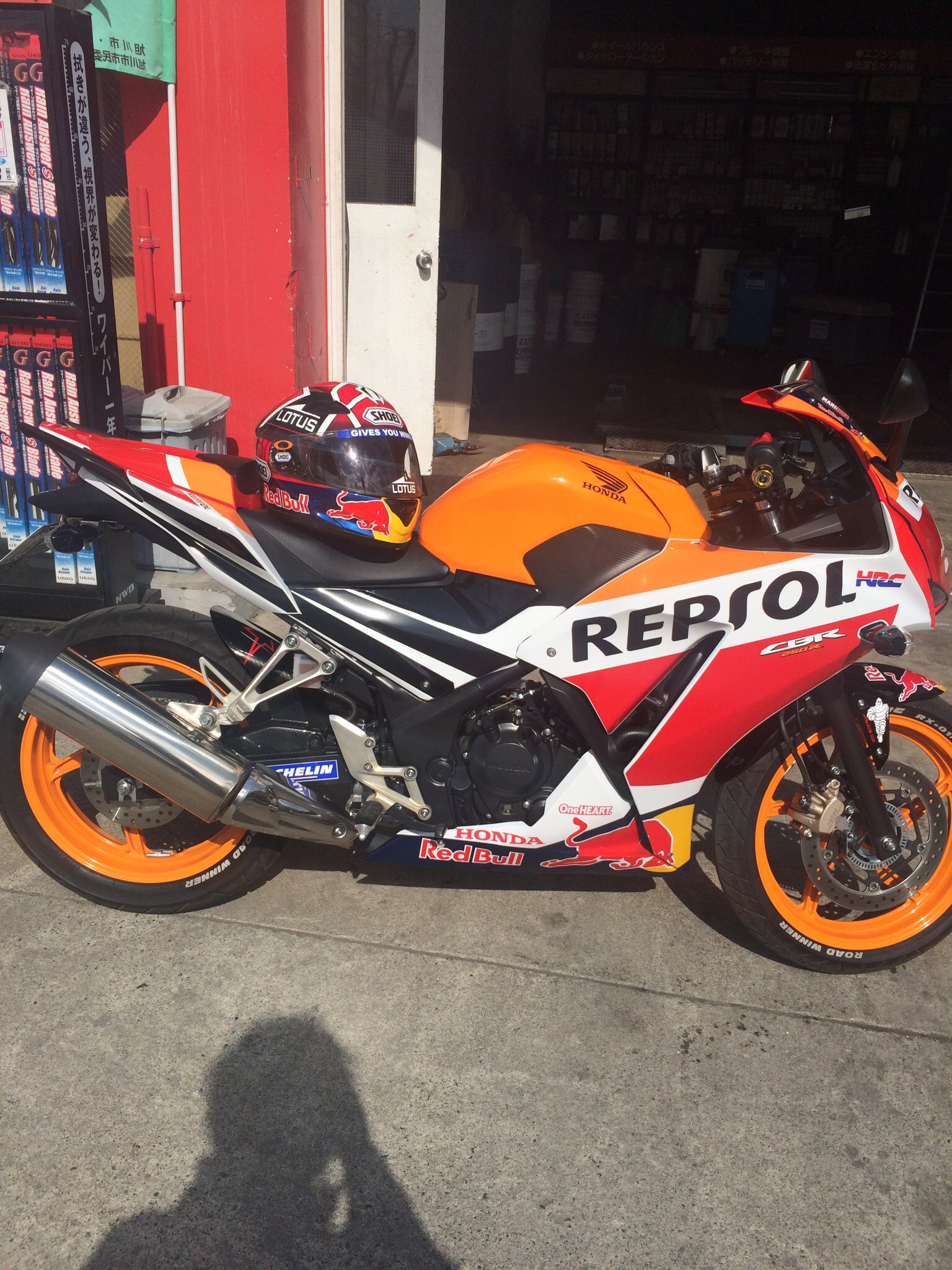 なすび Cbr400rトリコ Auf Twitter 前の250rも今の400rもステッカー貼り過ぎ感が W