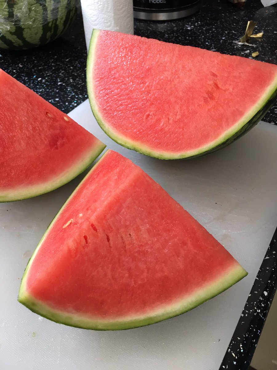 Hat5Hat's tweet photo. @LidlUK . Look at this beauty. Seedless and such a thin skin. £1.99 , unbeatable value. https://t.co/rEO2hhbMBZ