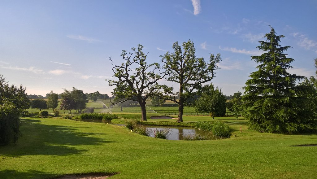 NailcoteHall's tweet photo. Don't forget there's a Free Pint 🍺 in the #Bar when you Pay&amp;Play after 5pm make playing best #Par3 in UK even better https://t.co/rk2ZgMHXaZ