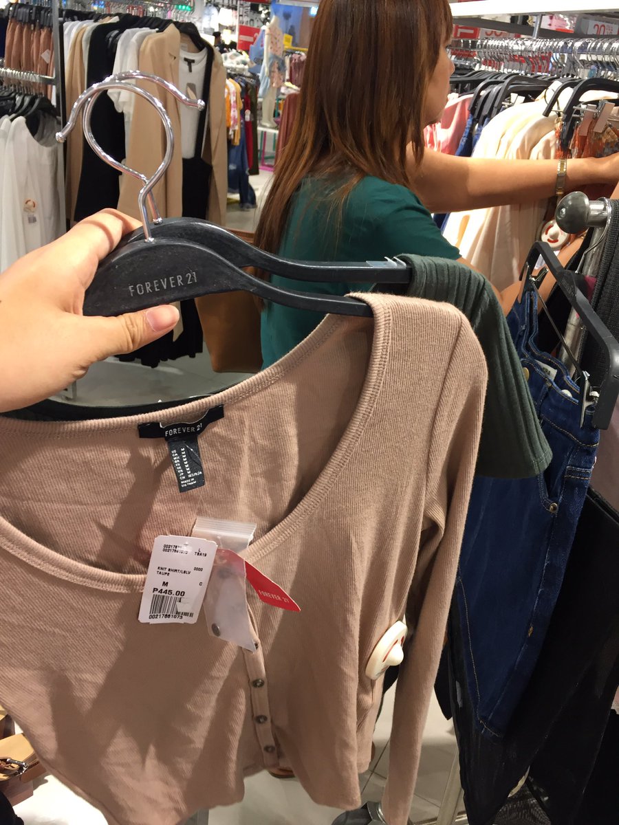 vannetteirene's tweet photo. So ayun na nga. Nanonood lang kami ng t.v sa bahay ng bigla namin nalaman na sale sa f21 ayun SUGOOOD #withmomma! 👌🏻👜💸💰🛍 https://t.co/EtSveZl6tK