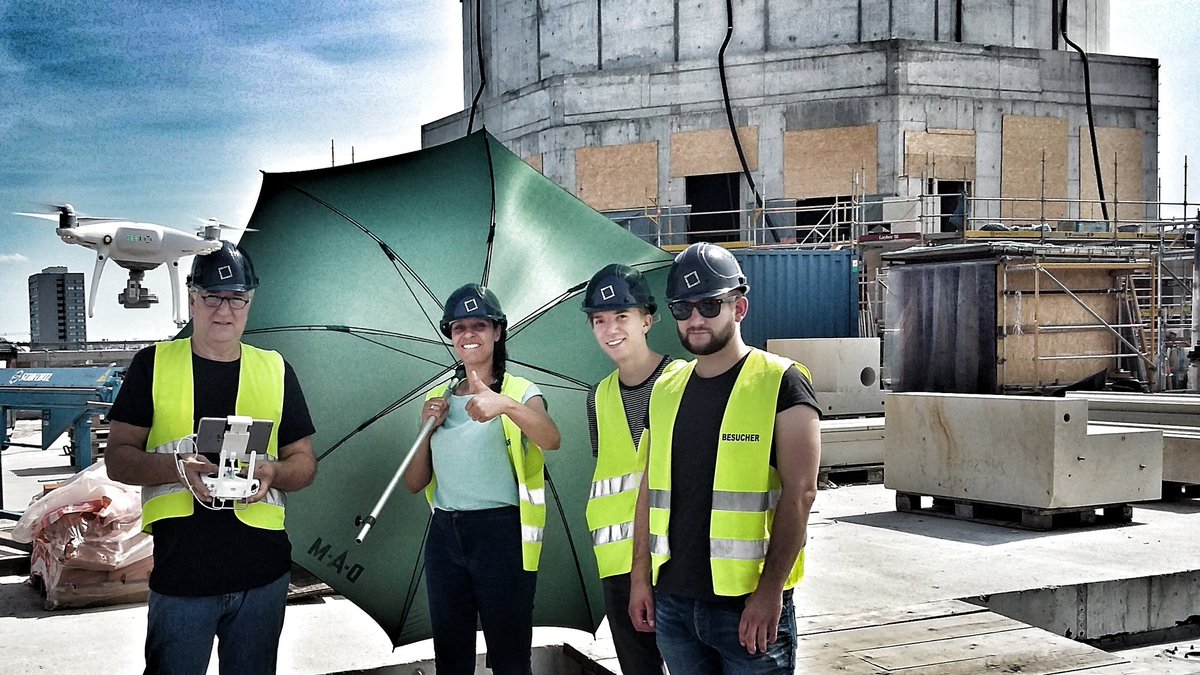 AnaReyHelmy's tweet photo. Drohne &amp; Wir = Flugspaß in Bildern @Stadtschloss #HumboldtForum mehr dann morgen @morgenmagazin #technikfreaks #UAS #fliegbabyflieg https://t.co/axFXetfhcq