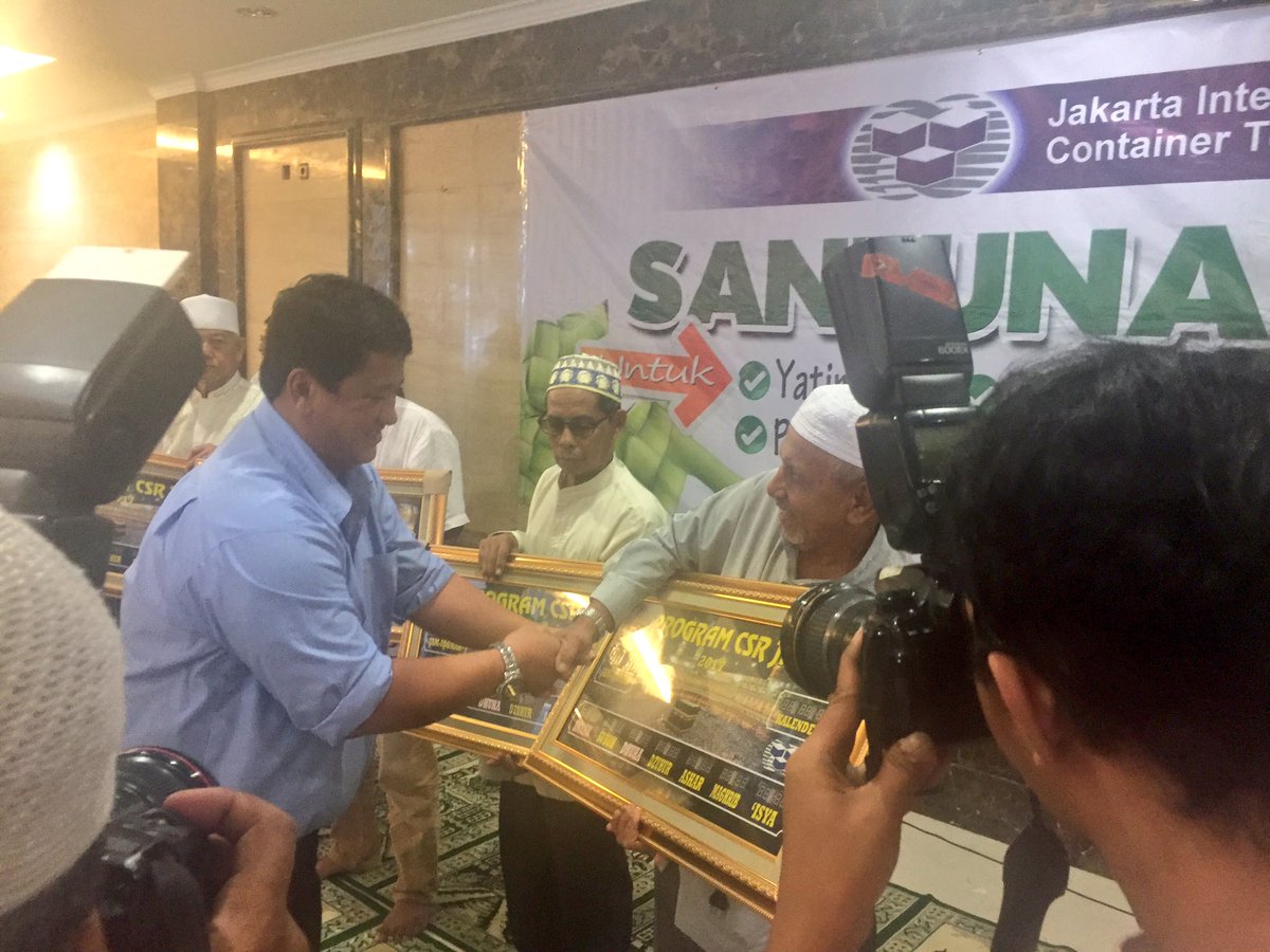 JICTIndonesia's tweet photo. Pemberian santunan kepada 400 anak yatim dan 100 masjid di Jakarta Utara #CSRJICT #JICTIndonesia #GreatPeople #GreatPort https://t.co/oWg5f0UnJA