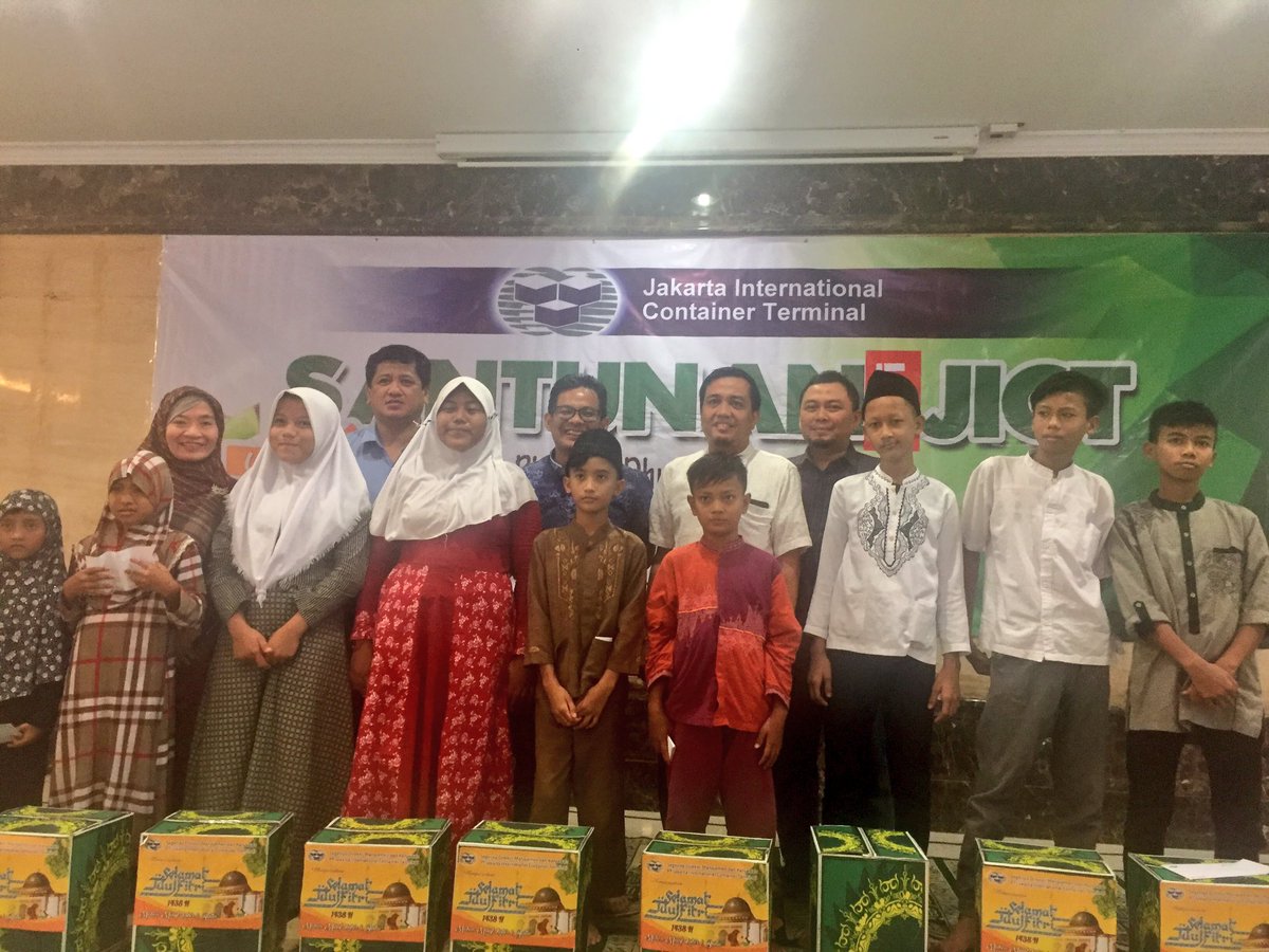 JICTIndonesia's tweet photo. Pemberian santunan kepada 400 anak yatim dan 100 masjid di Jakarta Utara #CSRJICT #JICTIndonesia #GreatPeople #GreatPort https://t.co/oWg5f0UnJA