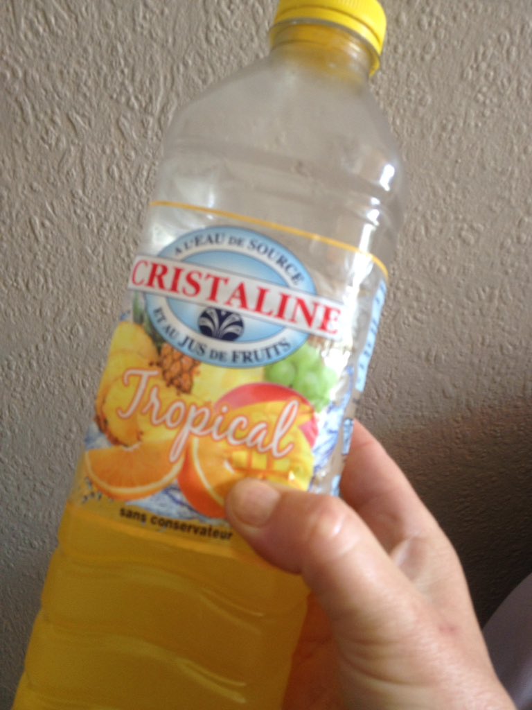 SHRBethune62's tweet photo. En période de canicule, l'eau c'est bon et le partenaire du #JumpingBethune Cristaline a sorti un produit parfait. https://t.co/hPeYDaYohL