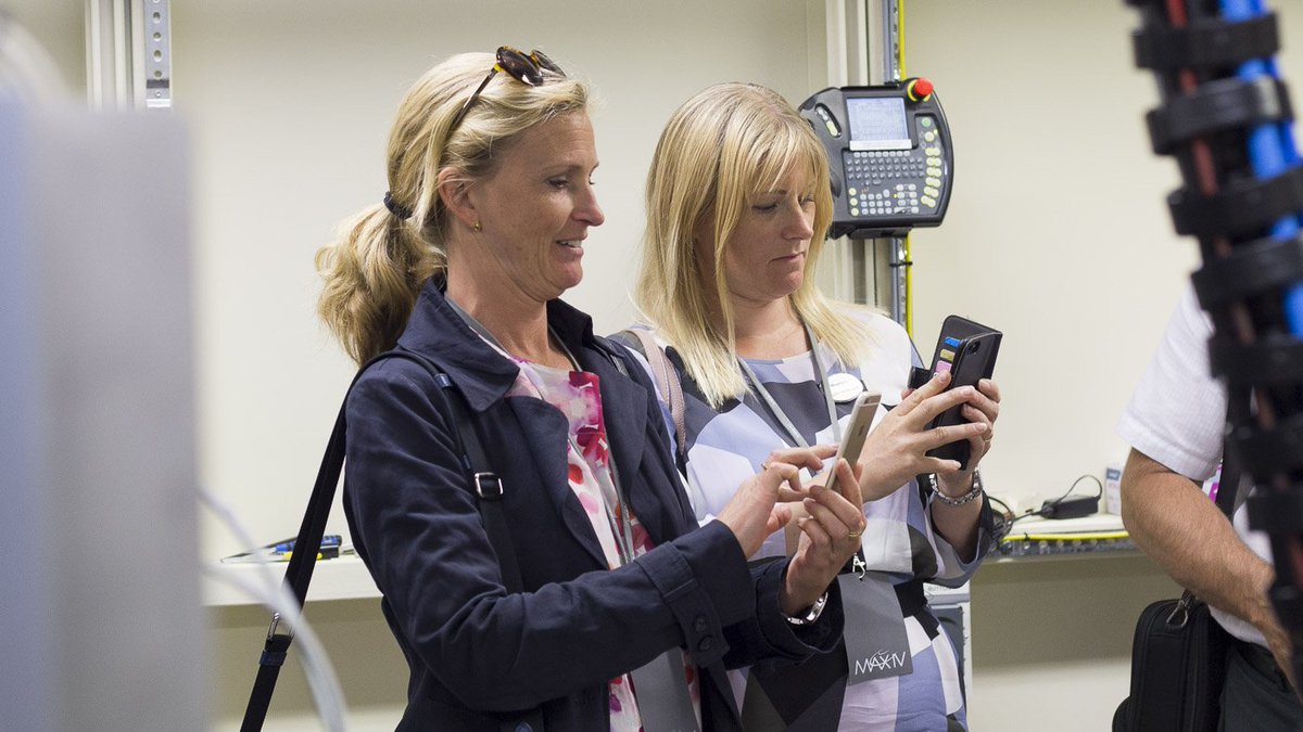 kristinasvens15's tweet image. @LenaStrmberg och @MalinSwMedtech i full fart med twittrandet igår under besöket på MaxIV i Lund #MedTechWeekSE #MedTechWeek #medtech4health