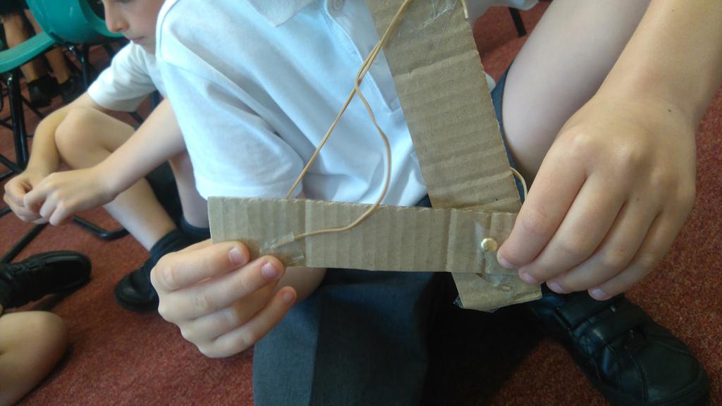 ParisClass's tweet photo. Learning lots about muscles and how they work! 💪 #STEMweek #CREST30 https://t.co/T2kII6HBfZ