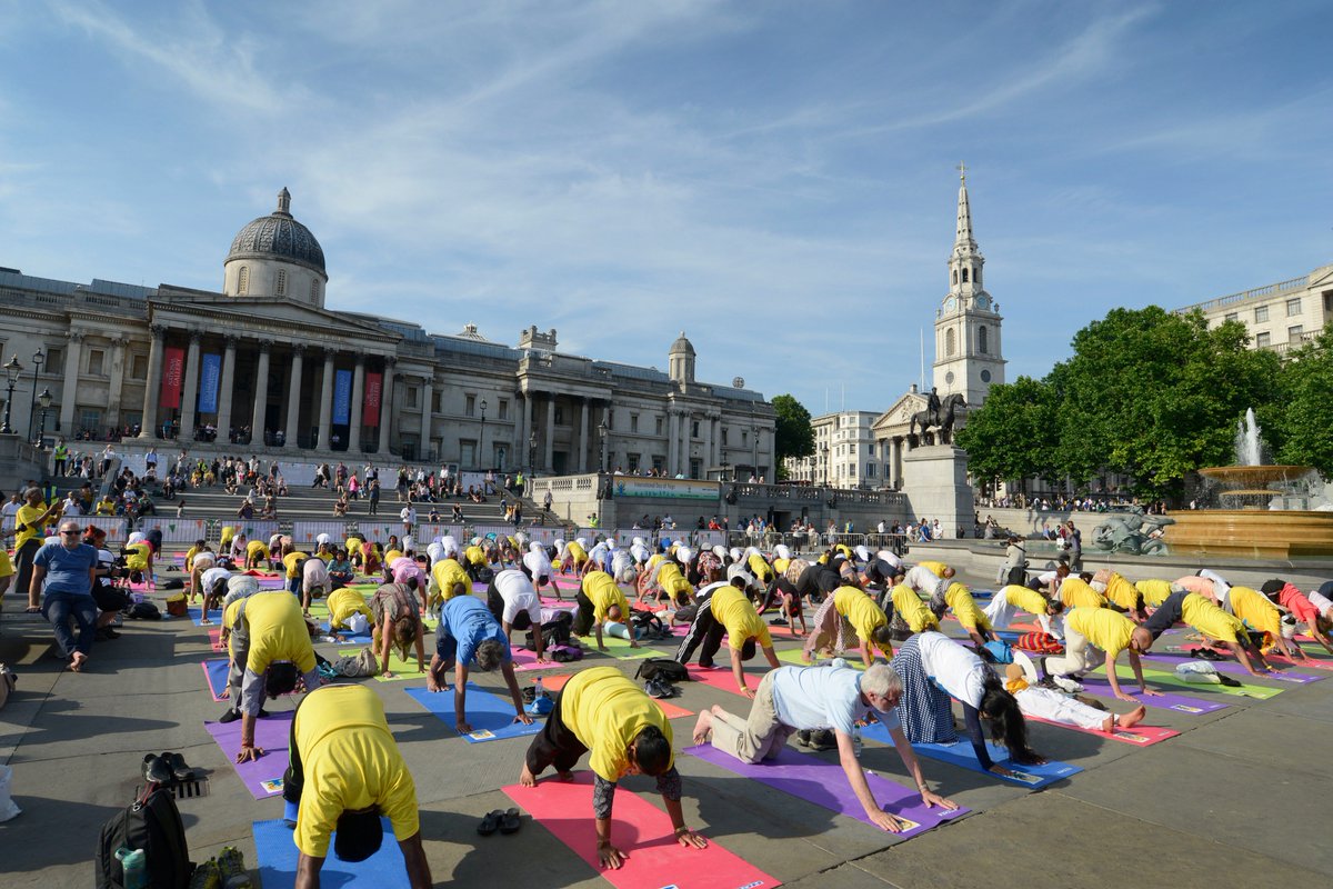 IntYogaDayUK's tweet photo. Happy #InternationalDayOfYoga2017! Enjoy the longest day of the year and this beautiful sunshine in the UK today. 

#SummerSolstice #IDY2017 https://t.co/mt3Sz0abT1