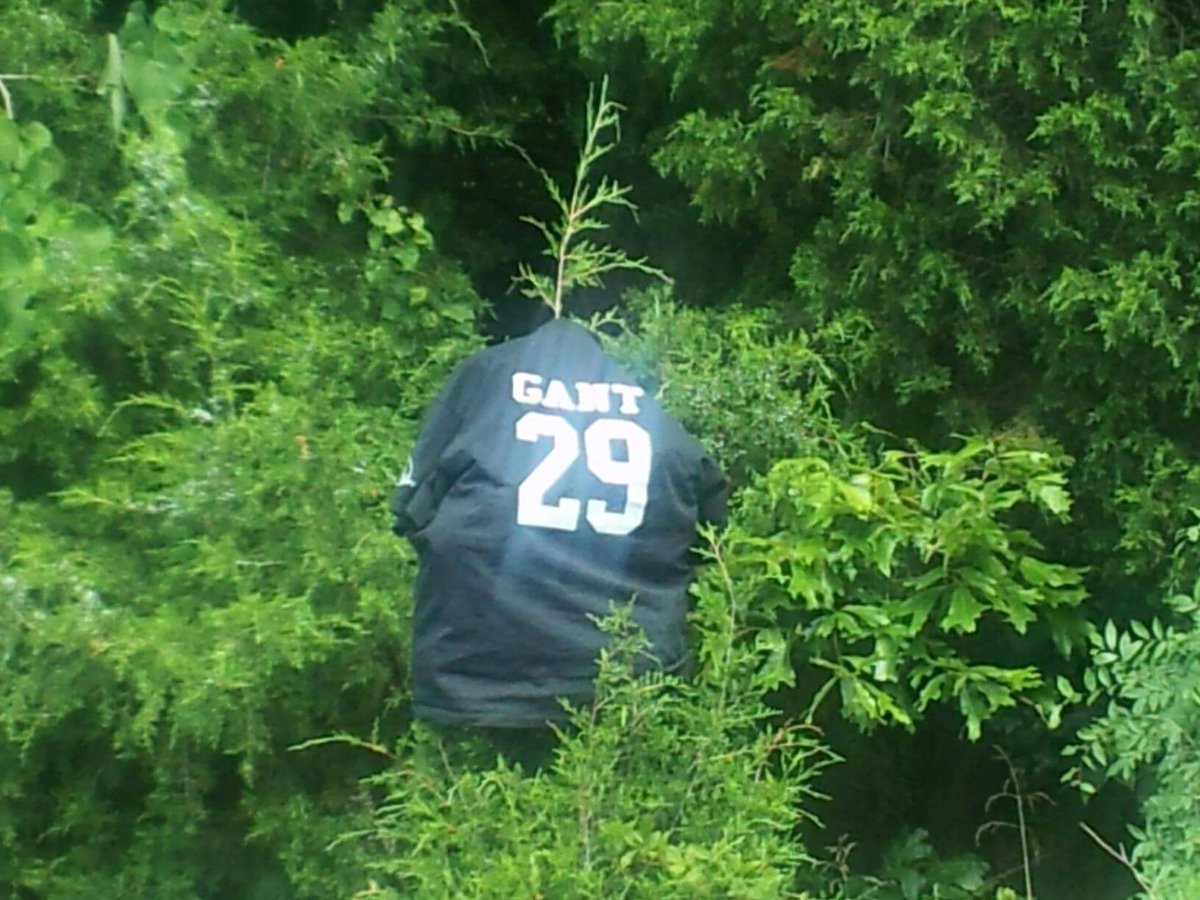 OhioWarhawks's tweet photo. We placed this along the highway in Tn. Hard to believe that was 5 years ago.
#neverforget29 https://t.co/gjE5D8Kka9