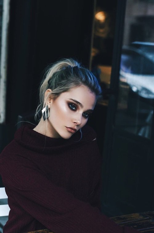 rolIertrack's tweet photo. Ambar: Lesbiana
-No acepta su propia sexualidad por miedo
-Se forza a sí misma a que le "gusten" los hombres
-La shippeo con felicidad https://t.co/fz4z5BBfMx