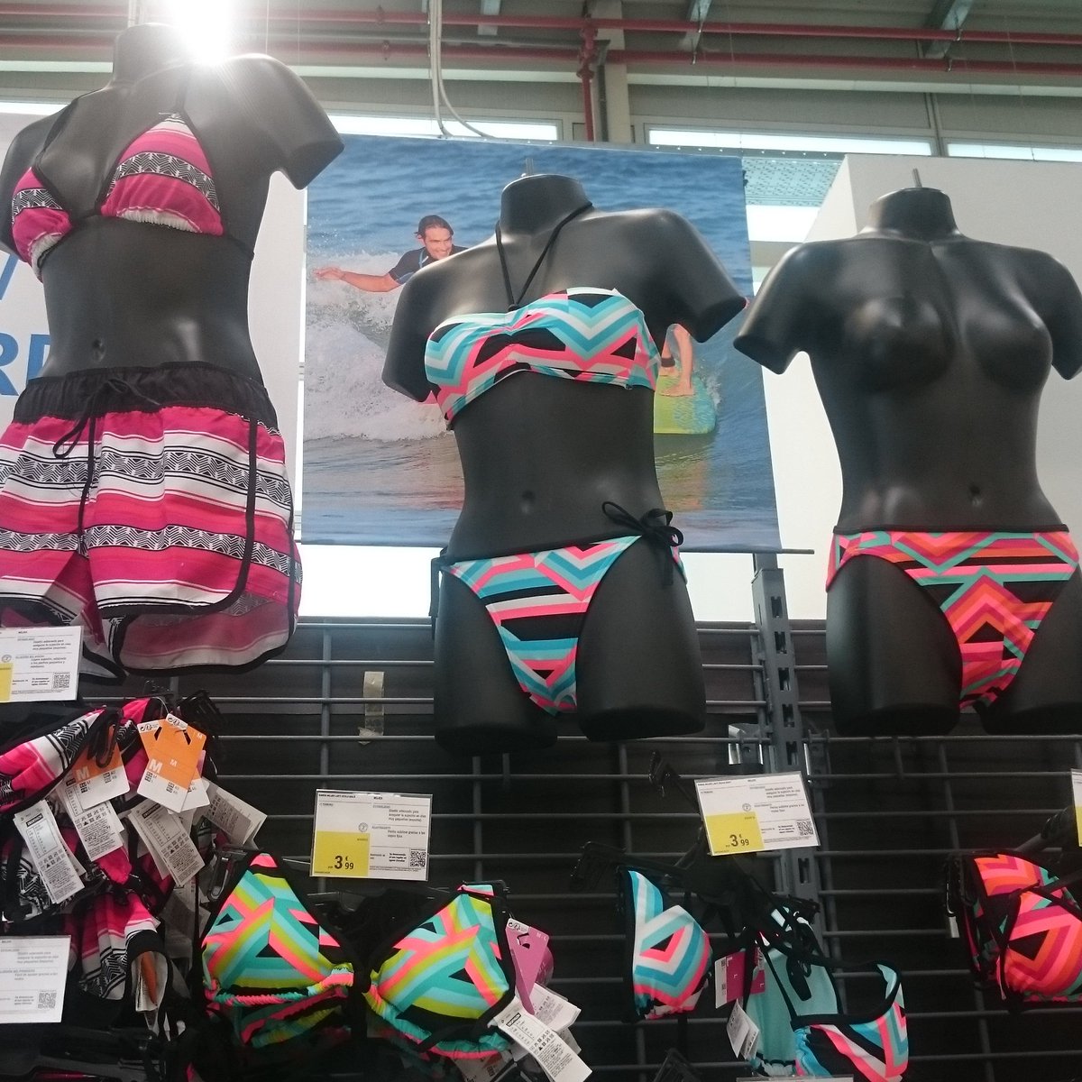 _melanielupi's tweet photo. Primeros pasos por la libertad del topless #topless #Decathlon https://t.co/zpp0wdNzei
